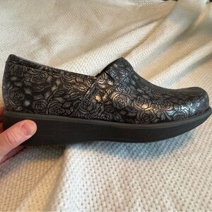 Women's Black Floral Slip-On Shoes